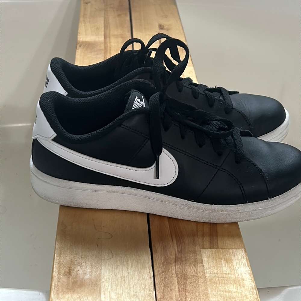 Womens Nike Court Royale 2.